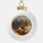 Basset Hound Christmas Cruise: Pawsome Holiday Keramische Bal Ornament (Voorkant)