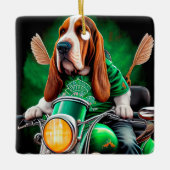 Basset Hound Dog fiets St. Patrick's Day Keramisch Ornament (Voorkant)