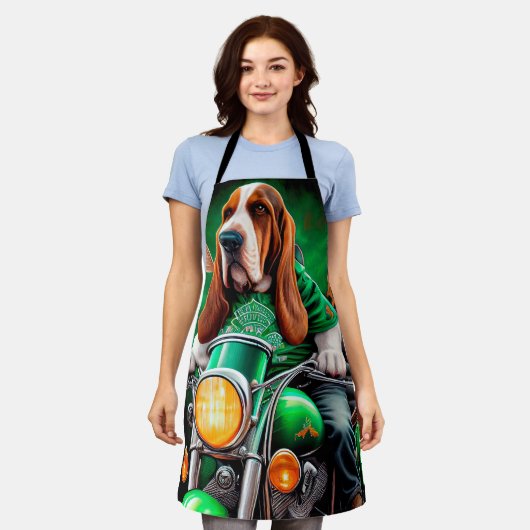Basset Hound Dog fiets St. Patrick's Day Schort (Gedragen)