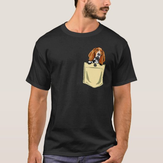 Basset Hound Dog in Pocket Puppy T-shirt (Voorkant)