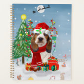 Basset Hound Dog in sneeuw met kerstcadeautjes Planner (Voorkant)