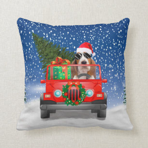 Basset Hound dog met kerstcadeaus Kussen