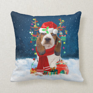 Basset Hound dog met kerstcadeaus Kussen