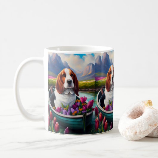 Basset Hound Dog op een peddel: Een Schilderachtig Koffiemok (Met donut)