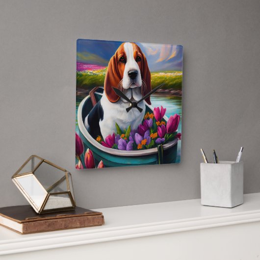 Basset Hound Dog op een peddel: Een Schilderachtig Vierkante Klok (Kantoor)