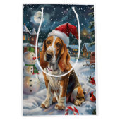 Basset Hound Dog Winter Wonderland Kerstvreugde Medium Cadeauzakje (Voorkant)