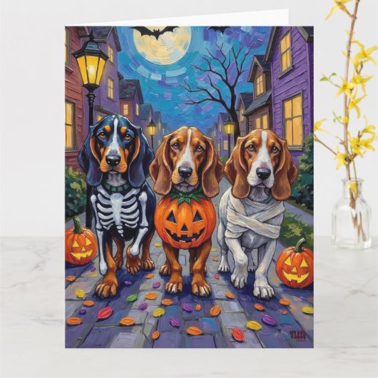 Basset Hound Dogs Trick-or-Treating tijdens Hallow Kaart (Gele Bloem)