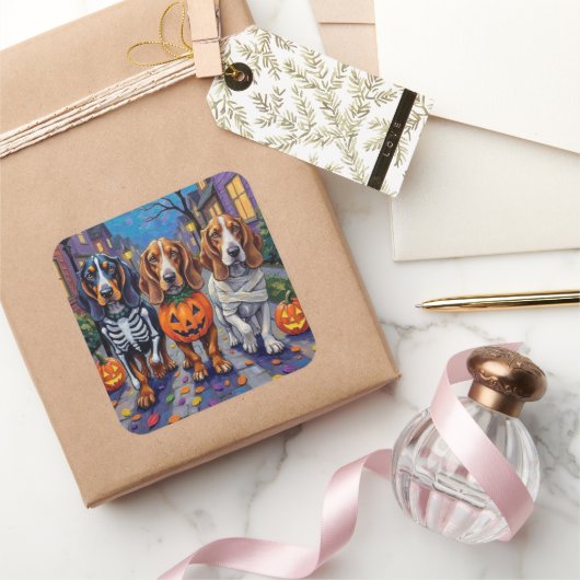 Basset Hound Dogs Trick-or-Treating tijdens Hallow Vierkante Sticker (Geschenken)