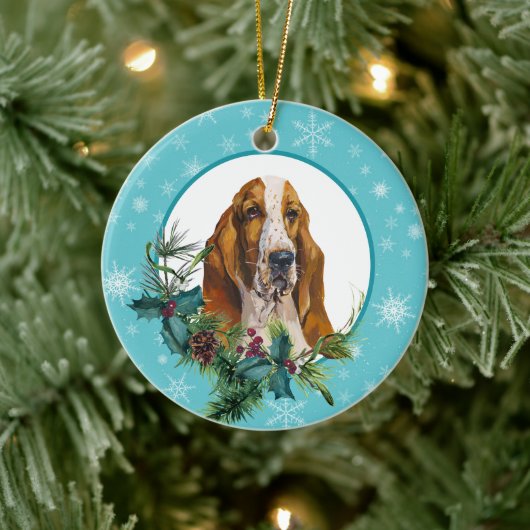 Basset Hound Evergreen Blue Snowflake Border Keramisch Ornament (Boom)