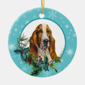 Basset Hound Evergreen Blue Snowflake Border Keramisch Ornament (Voorkant)