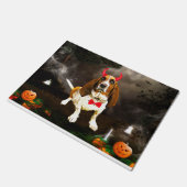 Basset Hound Hond in Halloween Kostuum Deurmat (Schuin)