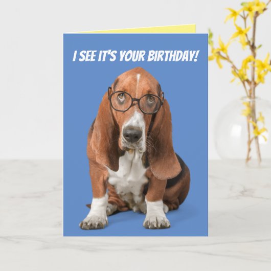 Basset Hound Ik zie dat het jouw verjaardag is Kaart (Gele Bloem)