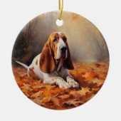 Basset Hound in herfstbladeren Herfst Inspire Keramisch Ornament (Voorkant)