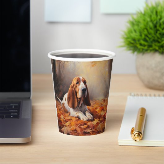 Basset Hound in herfstbladeren Herfst Inspire Papieren Bekers (Insitu)