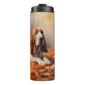Basset Hound in herfstbladeren Herfst Inspire Thermosbeker (Voorkant)