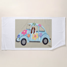Basset Hound in Hippie-auto Strandlaken
