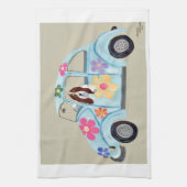 Basset Hound in Hippie car  Theedoek (Verticaal)