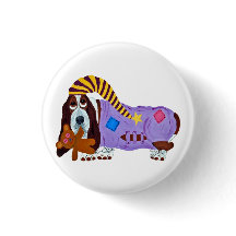 Basset Hound in pyjama met teddybeer