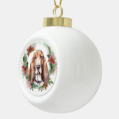 Basset Hound Kerstkrans Feestelijke Pup Keramische Bal Ornament (Rechts)
