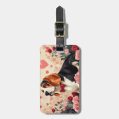 Basset Hound met Rozen - Valentijnsdag Bagagelabel (Voorkant verticaal)