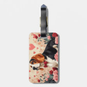 Basset Hound met Rozen - Valentijnsdag Bagagelabel (Achterkant verticaal)