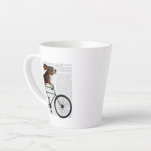 Basset Hound op fiets Latte Mok (Linkerhoek)
