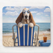 Basset Hound op strandstoel Muismat (Voorkant)