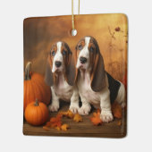 Basset Hound Puppy Herfst Verrukking Pompoen Keramisch Ornament (Links)
