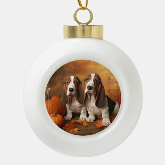 Basset Hound Puppy Herfst Verrukking Pompoen Keramische Bal Ornament (Voorkant)