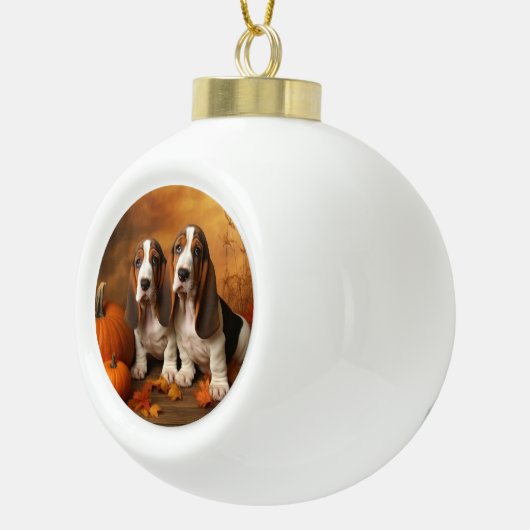 Basset Hound Puppy Herfst Verrukking Pompoen Keramische Bal Ornament (Rechts)