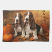 Basset Hound Puppy Herfst Verrukking Pompoen Theedoek (Horizontaal)