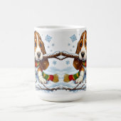 Basset Hound Puppy in de sneeuw met sjaal en tak Koffiemok (Center)