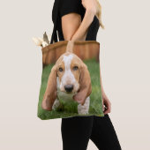 Basset Hound Puppy Loopt Tote Bag (Dichtbij)