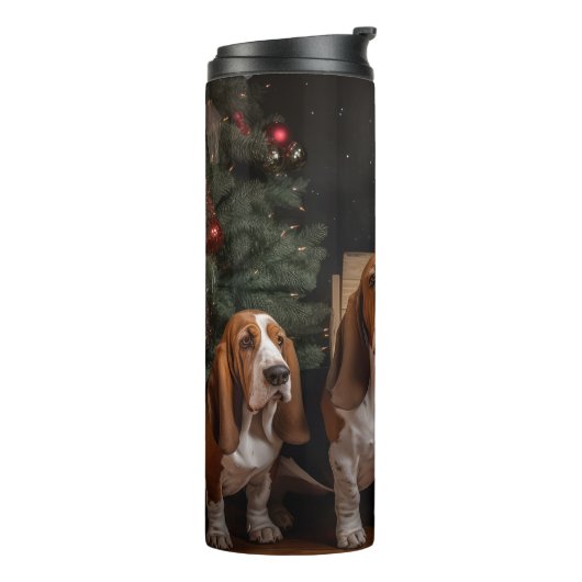 Basset Hound Snowy Sleigh Kerst Decor Thermosbeker (Gedraaid links)