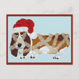 Basset Hound verstrikt in kerstslingers Briefkaart