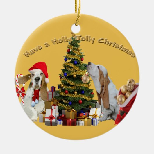 Basset Hounds hebben Holly Jolly Kerstmis Keramisch Ornament (Voorkant)