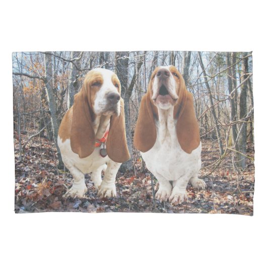 Basset Hounds in Bos, Basset Hound Pillow Hoesje Kussensloop (Voorkant)
