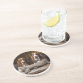 Basset hounds lezen van de krant zandsteen onderzetter (Zijkant)