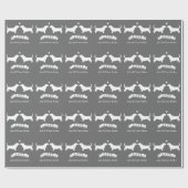Basset Hounds Weddenaar met aangepaste tekst Cadeaupapier (Vlak)