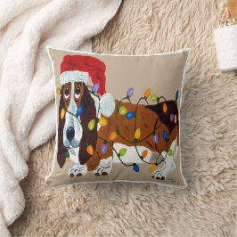 Basset in de knoop met kerstverlichting kussen