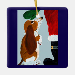 Basset Puppy krijgt een huisdier van de Kerstman Keramisch Ornament