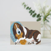 Basset slaapt met teddybeer briefkaart (Staand voorkant)