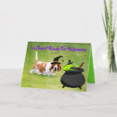 Basset "Witch" met Frog & Cauldron op Halloween Ka Kaart (Voorkant)