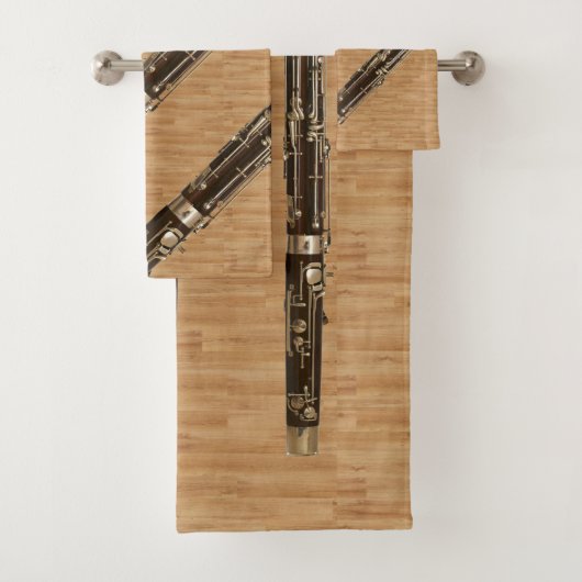 Bassoon Ensemble on Wood Grain Kijk Bad Handdoek (Insitu)