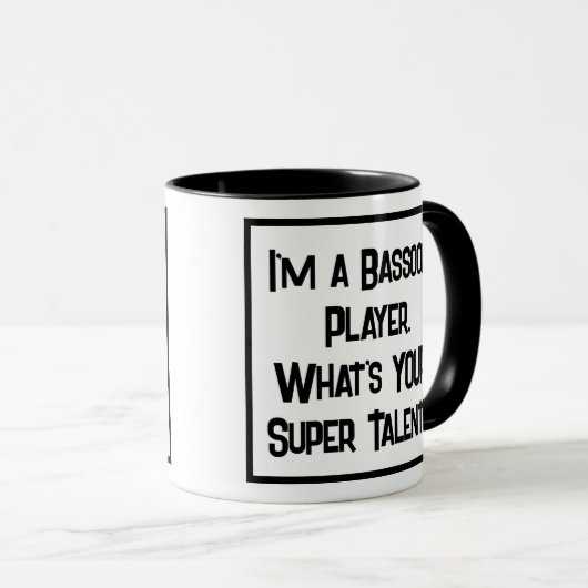 Bassoon speler Super Talent. Two Tone Bassonist Mok (Voorkant rechts)