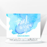 Bat Bar Mitzvah Waterverf Turquoise Blue Bedankkaart<br><div class="desc">Zeg je gasten bedankt met deze mooie waterverf Bar Mitzvah dank je kaarten. Witte letters met David in het midden. Waterverf blauwe,  turkooiskleuren. Blanco kaarten,  ruimte om persoonlijke berichten te schrijven. Haal passend collectie!</div>