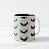 Bat Flying Spooky Halloween-patroon Tweekleurige Koffiemok (Voorkant rechts)