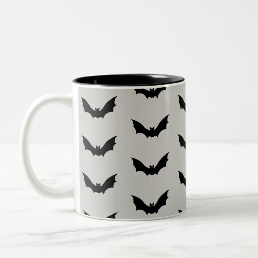Bat Flying Spooky Halloween-patroon Tweekleurige Koffiemok (Links)