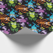 Bat, hagedis, schorpioen en kikker jagen op een ar cadeaupapier (Hoek)