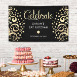 Bat Mitzvah Black Gold Foil Tree of Life Script Spandoek<br><div class="desc">Wees trots, blij en toon deze mijlpaal van je favoriete Bat Mitzvah! Hang deze verbluffende, moderne, stijlvolle, gepersonaliseerde banner op om haar speciale dag aan te vullen. Grafische, abstracte faux goudfolie-bomen met een dunne ster van David en puntige "bladeren", samen met een gouden foliekalligrafie en een witte sans serif-typografie, bedekken...</div>